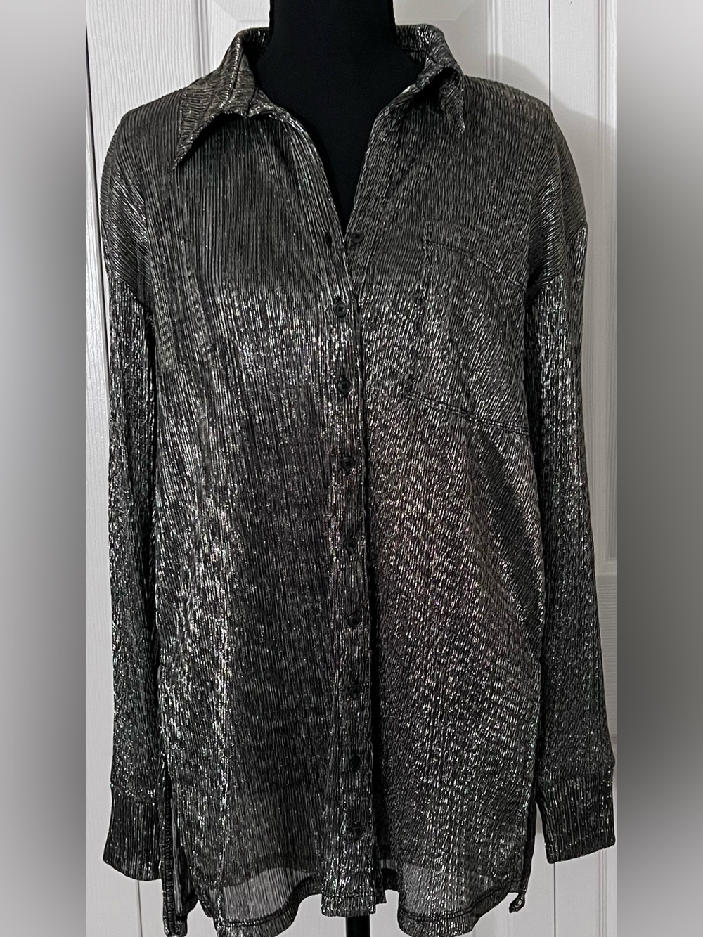 Pilcro Women’s relaxed / oversized fit XS long sleeve pleated shirt metallic top